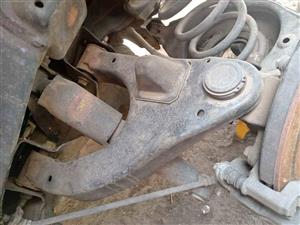 Nissan Pathfinder 2005 4.0 left rear upper control arm