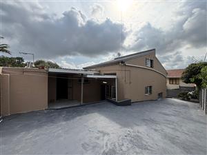 Beautiful Freestanding 2 Bedroom, 1.5 Bathroom, 4 Parking's  To Let In Musgrave