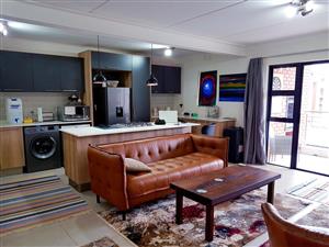 2 Bedrooms with built-in cupboards (main en-suite)