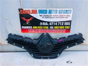 Renault Captur radiator grill (no badge)