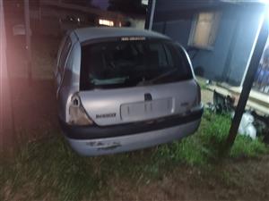 Renault Clio 1 and 2 stripping, parts 4 sale