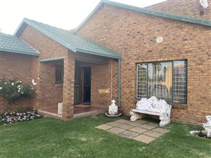Facebrick 4 Bedroom Home in Dalpark Ext 11