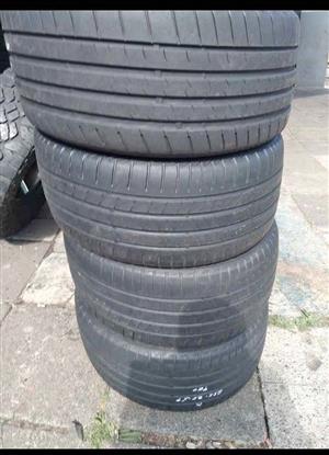 4 X 235/35/19 Bridgestone tyres with sufficient thread for sell