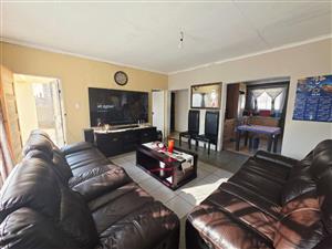 House For Sale in Tsakane