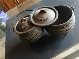 2×South African Best Duty Size 1/4 3 Leg Vintage Pots For Sale