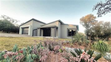 ARCHITECTURAL BUSHVELD GEM IN KORO CREEK GOLF ESTATE!