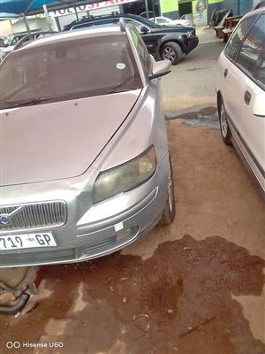 VOLVO V50 T5 2.5 STRIPPING FOR SPARES