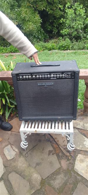 Behringer bass amp UT 100