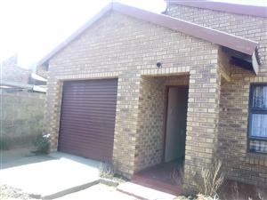3 bedroom house, kitchen, launge garage and and outside toilet at Moleleki ext