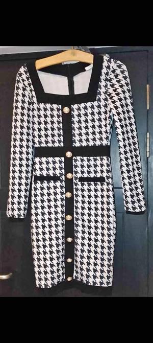 Large ladies knee length dress. Very flattering.