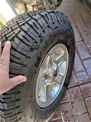 1x Land rover Defender spare