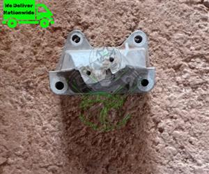 Jeep Wrangler (WJ / TJ) Engine Mount Bracket 4.0L / 4.2L 