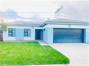 House For Sale in Rua Vista