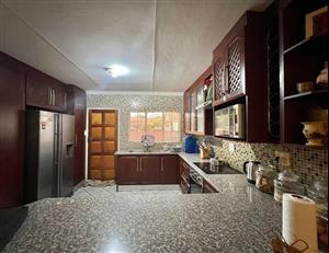 3 Bedroom Townhouse for Sale in Bendor