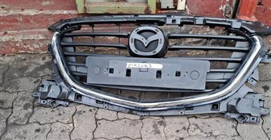 Mazda 3 grille