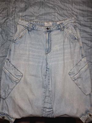 Cotton on cargo super baggy jeans (size 42 EU)