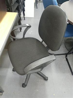 Mini typist chair with arms