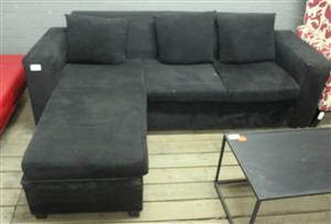 BLACK -SHAPE COUCH WITH 2 PILLOWS S064242A
