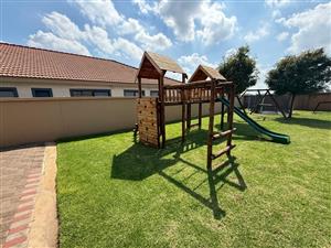 FOR SALE | Vanderbijlpark SE8 | FAMILY HOME WITH EXTRAS