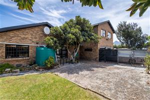 Family 4-Bed Home with Pool | 3-Month Lease