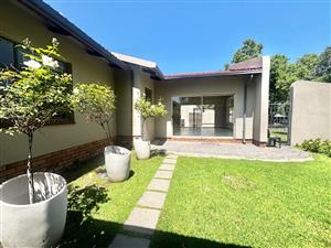 Exceptional Value in a Top Area – Family Home Plus 2 Flats