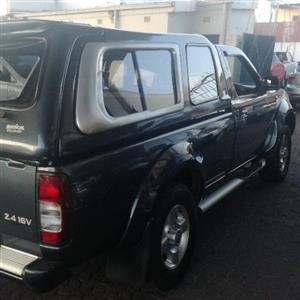 Nissan NP300 2.4 Hard Body with Canopy Manual.
