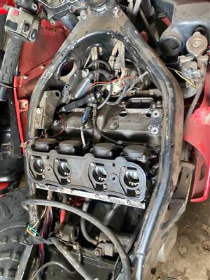 Kawasaki ZZR 400 carburator. Meyerton bike scrapyard new and secondhand spares.