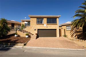 House For Sale in Protea Heights