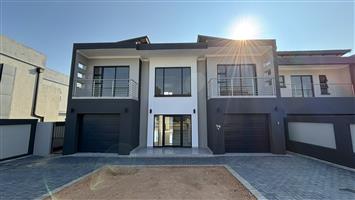 MODERN FAMILY HOME, LUXURIOUS AND CONVENIENT!