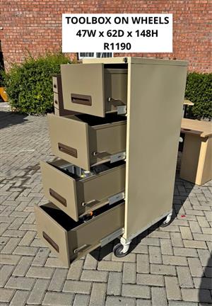 LOCKABLE METAL STORAGE TOOLBOX ON CASTER WHEELS  TOOLS EXCLUDED