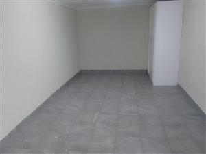 Outside room to rent in Houghton Estate