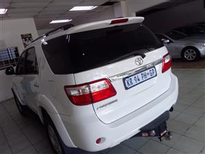 White Toyota Fortuner 3.0 D-4D Automatic SUV Year model 2012 7-seater leather seats mileage 95000 km