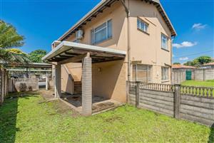 Stylish Move in Ready Apartment in Central Queensburgh