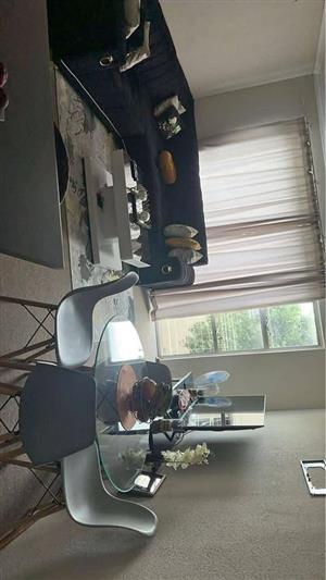  ROOM TO SHARE IN A 2-BEDROOM APARTMENT TO LET 