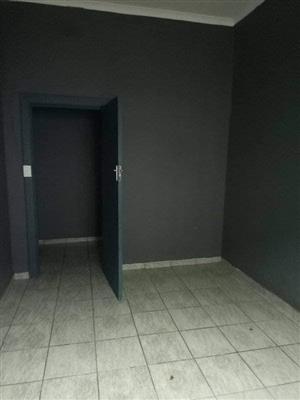 2 bedroom cottage to let in 7th avenue bezvalley jhb