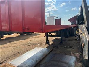 1981 12.4m Henred Freuhauf Tri Axle trailer
