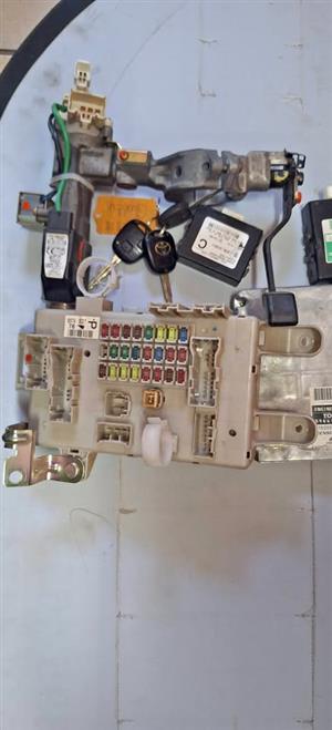 2003-2006 Toyota prado 4.0 V6 Lockset available