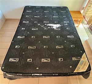 Edblo Queen Mattress & Base Set – Good Condition