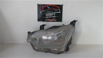 Isuzu D-Max left headlight