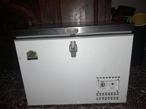 Camp Master Camping Freezer Box  Model LC40