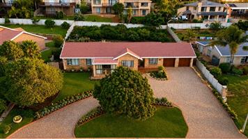 House For Sale in Hartenbos Heuwels
