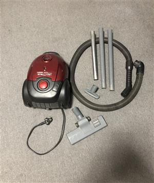 LG Vacuum cleaner 1400 Watts  Including pipes