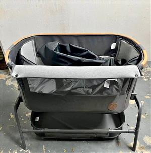 Maxi Cosi Lora co sleeper/crib
