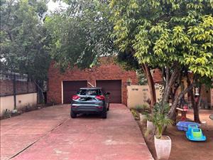 House For Sale in Ivy Park