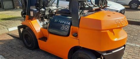 2.5ton Toyota Petrol 