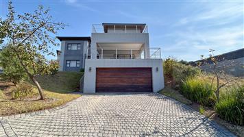 Elegant 3-Bedroom Double-Storey Home for Sale in Palm Lakes Estate