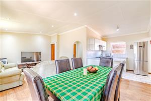 Eetkamerstel en Gasstoof