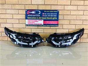 Range Rover Discovery 5 L462 left and right side xenon headlights