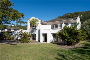 Majestic Home on the side of the Kowie River.