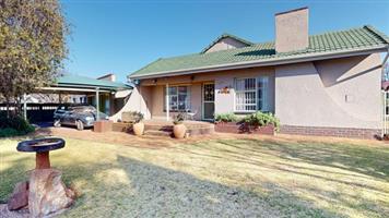 Inviting Family Home with Pool & Entertainment – Witfield